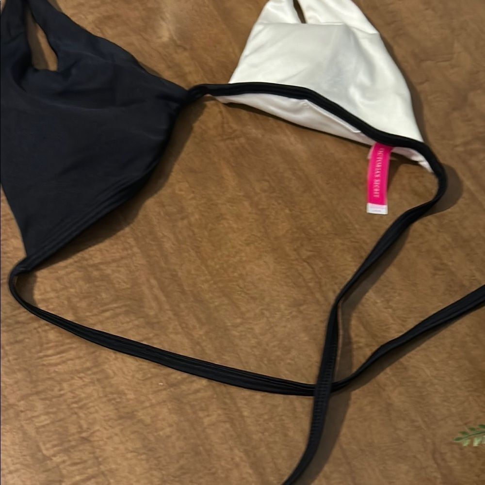 Victoria's Secret White and Black Bikini Top E - Picture 5 of 5